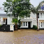 435 On Vale Boutique Aparthotel