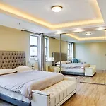 1804 Franklin 3-Bed Penthouse With Rooftop Jacuzzi