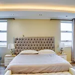 1804 Franklin 3-Bed Penthouse With Rooftop Jacuzzi