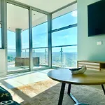 Kmg Apartments At The Apex