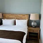 Kmg Apartments At The Apex