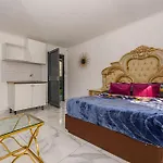 7 Palms Lodge