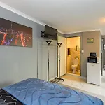 7 Palms Lodge