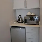 15 Woodmead Suites