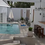 4 Woodmead Suites
