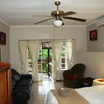 Flintstones Guest House Fourways