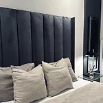 Luxury Apartment At The Paramount