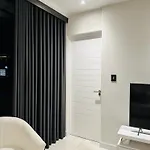 Luxury Apartment At The Paramount