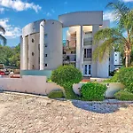 One Bed Unit Nestled In The Prime Of Sandton - 2139