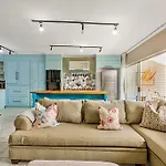 Cozy Escape In Windsor West