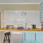 Cozy Escape In Windsor West