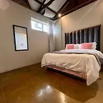 Uptown Oasis 2 Bedrooms , 2 Bathrooms Apartment In Maboneng With Unlimited Wifi