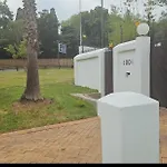 Bryanston Guest Cottage