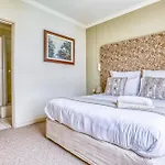 An Elegant 2-Bedroom Apt In Sandton