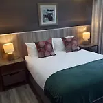 La Orchard Hotel