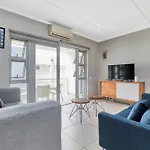 Spacious 2-Bed 2-Bath Apartment In Central Sandton With Wifi - Gym & Pool