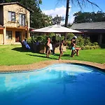 Hoyohoyo Chartwell Lodge