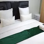 Gold Crown Room And Parlour Self-Catering Apartment With Balcony, Netflix & Youtube