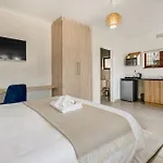Zinziluxe Guest House