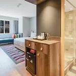 Hampton By Hilton Sandton Grayston
