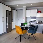 Sandton Smart Apartment Twelve