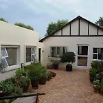 Fifteenon Orange Guest Lodge