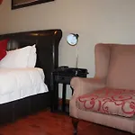 Flamboyant Guest Lodge