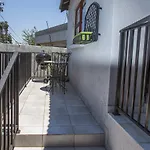 Spacious Garden Cottage