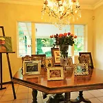 Vair\'S Place Guest House In Sandton Paulshof - Apartment, Lux Suites & Spa