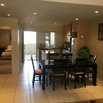 Kadoshstay, 77 Grayston Drive
