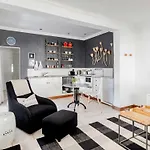 Bella B\'S