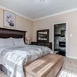 Upmarket Sandton Apartment
