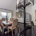 Upmarket Sandton Apartment