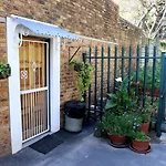 Spacious Cottage In Parkhurst