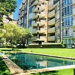 Kadoshstay, 77 Grayston Drive