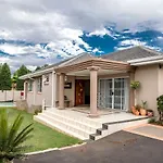Villa Miya Guesthouse