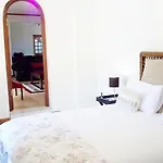 Mizizi House Of Sandton B & B