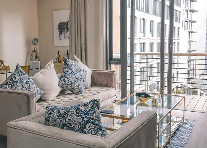 Raphael Penthouse 205