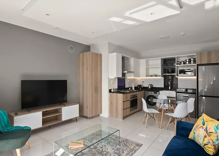 The Median Rosebank Luxury Apartment - Building With Generator
