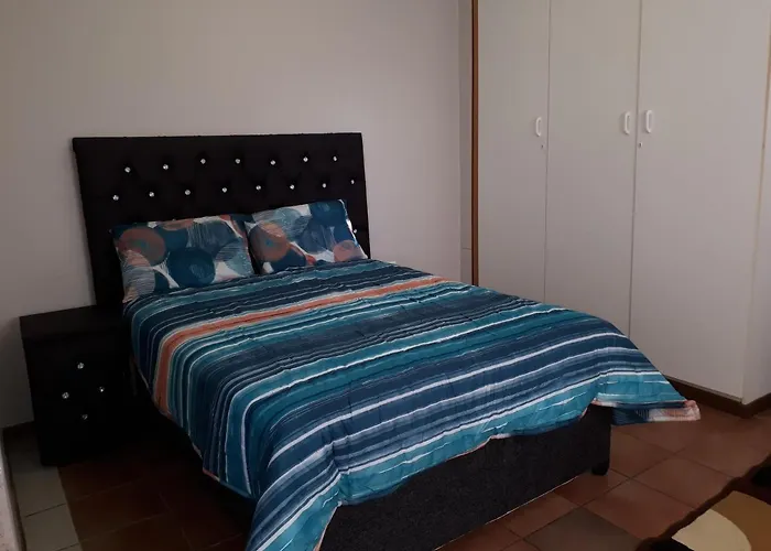 Cottage, Close To Uj, Milpark, Wits