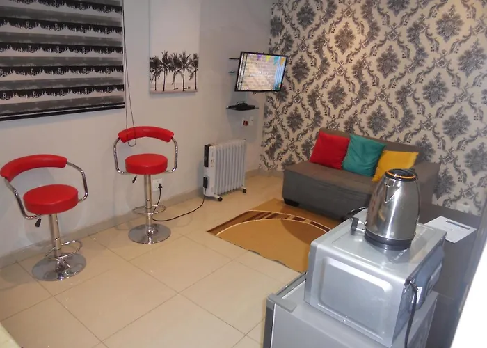 Diamond Suite With Stylish Luxury Bedroom With Netflix, Dstv, & Youtube