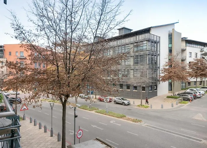 Melrose Arch Luxury Apartment - With Generator