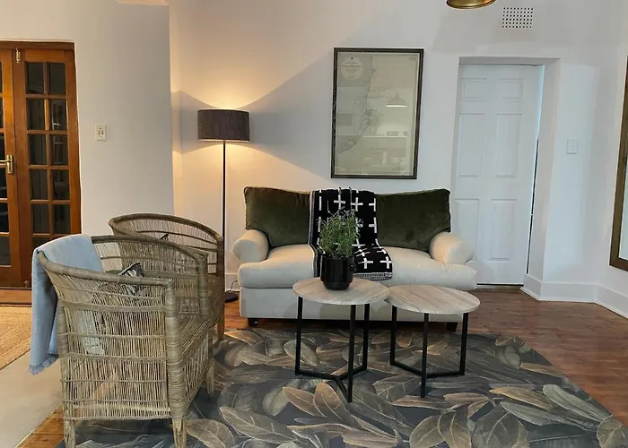 Spacious, Light-Filled Bnb On 4Th