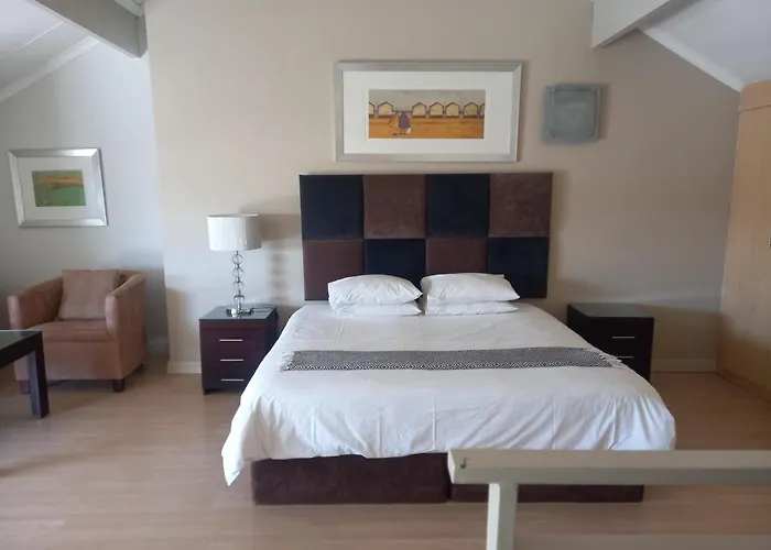 Mount Royal 31 - Large 1 Bed With Balcony