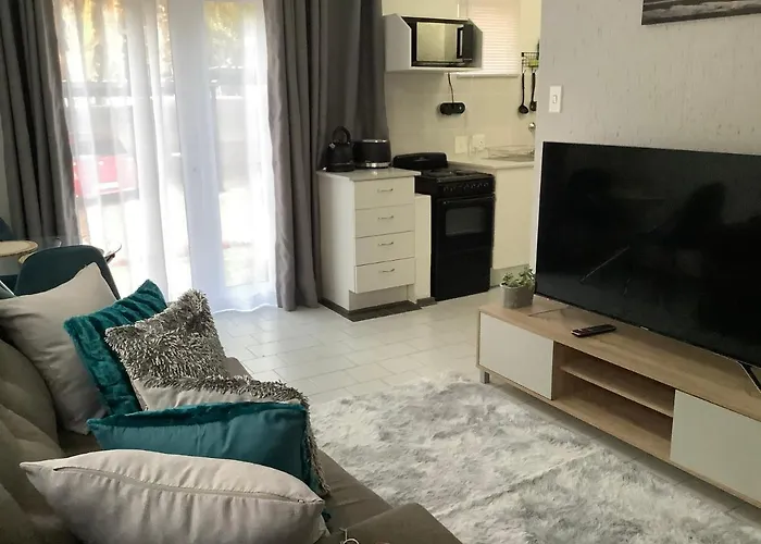 Sandton - Cozy 1 Bed #8 Village Blues On Katherine Street