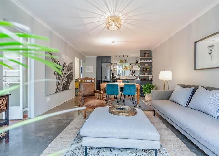 Lovely 2 Bedroom Unit In The Heart Of Melville 127