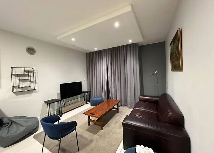 Stunning 2 Bedroom Apartment In Rosebank Central