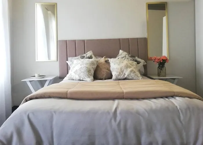 Lovely Spacious Studio In The City Of Gold!