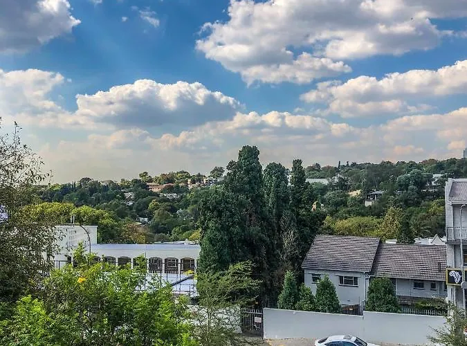 Stylish Apartment In Craighall Park