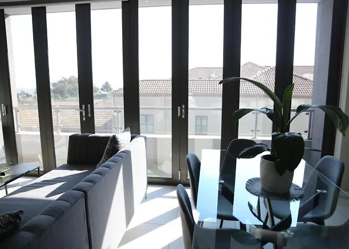 Executive 3 Bed Apartment With Balcony & Executive 2 Bed Apartment In Sandton